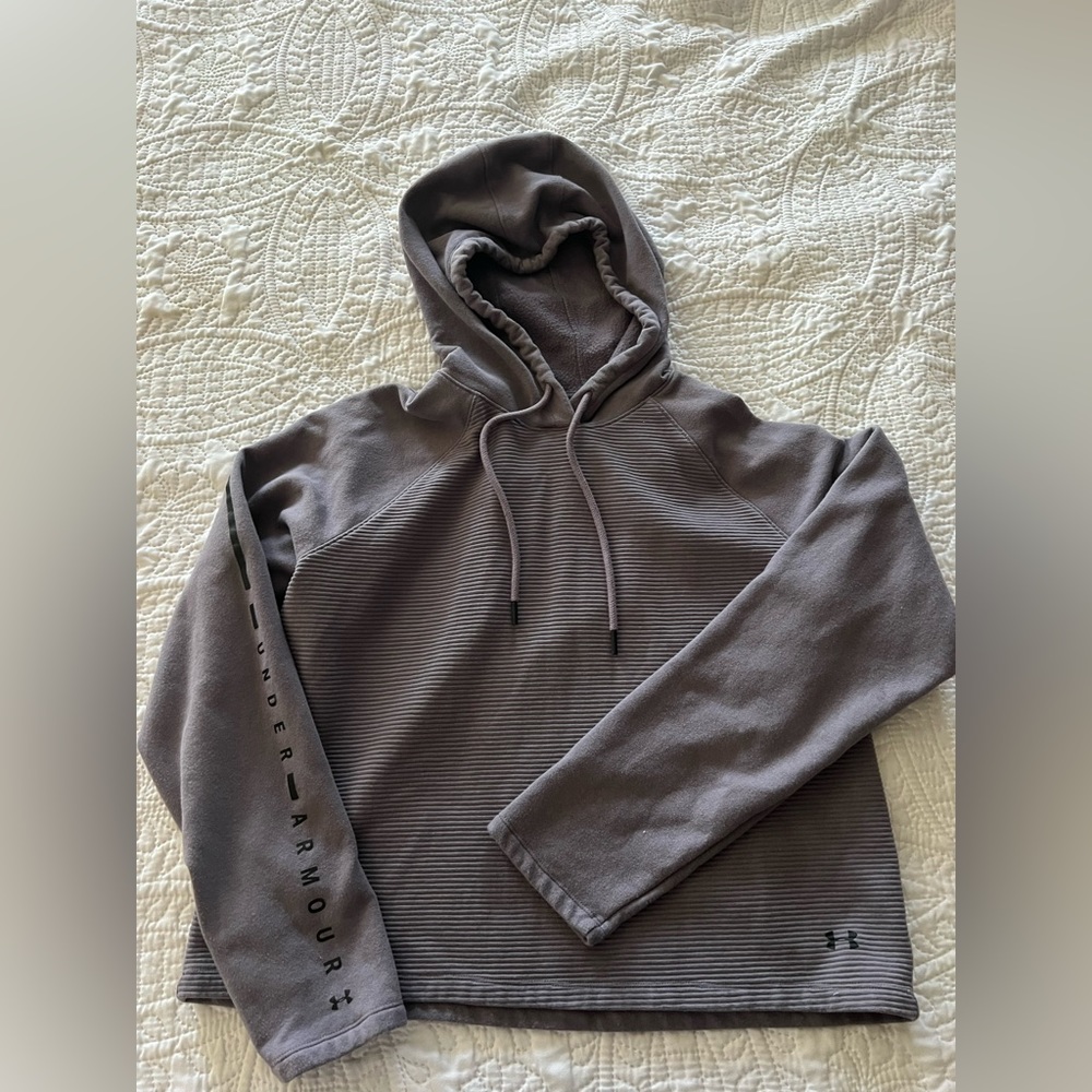 Cropped UA hoodie